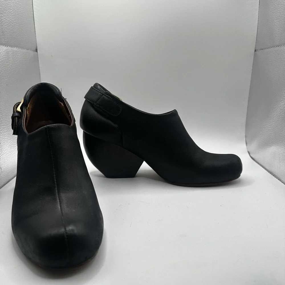 Rachel Comey Barbaro Booties Carved Wooden Heel Black Leather Buckle Strap 7.5